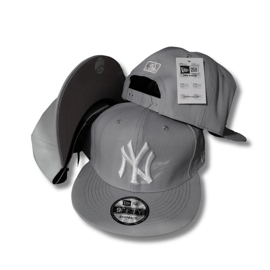 New York Yankees Gray with White Embroidered Logo - Snapback Cap